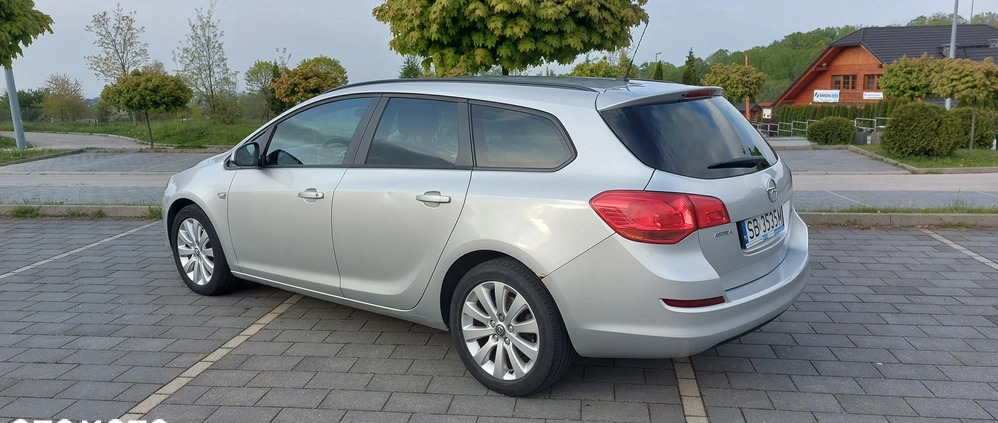 Opel Astra cena 20000 przebieg: 228000, rok produkcji 2011 z Biała małe 92